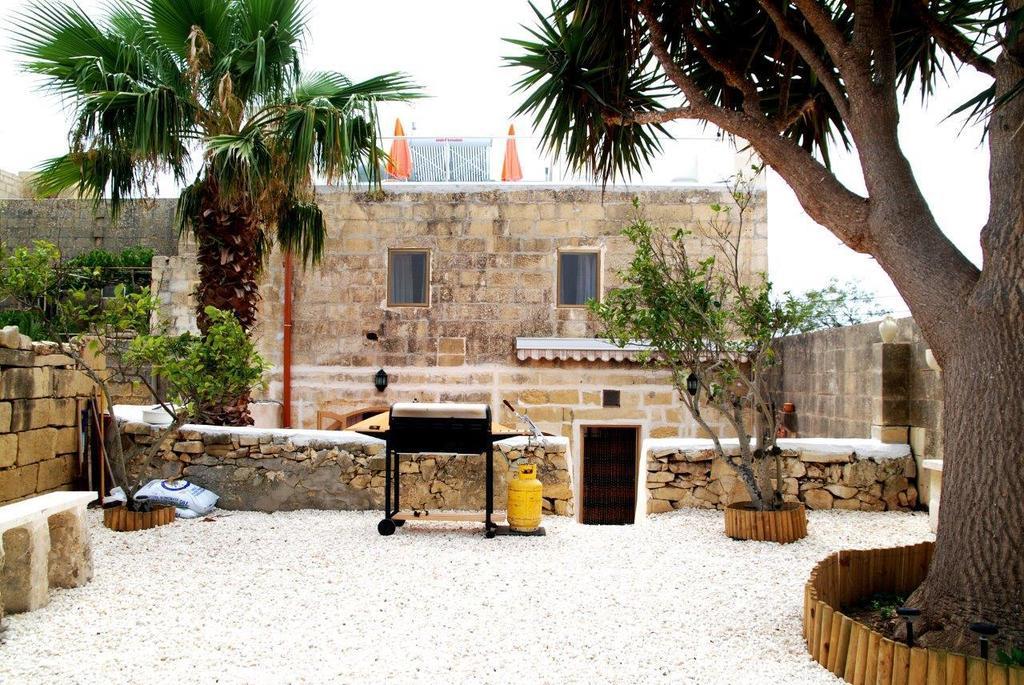 Anna Karistu Accommodation Kercem Exterior photo