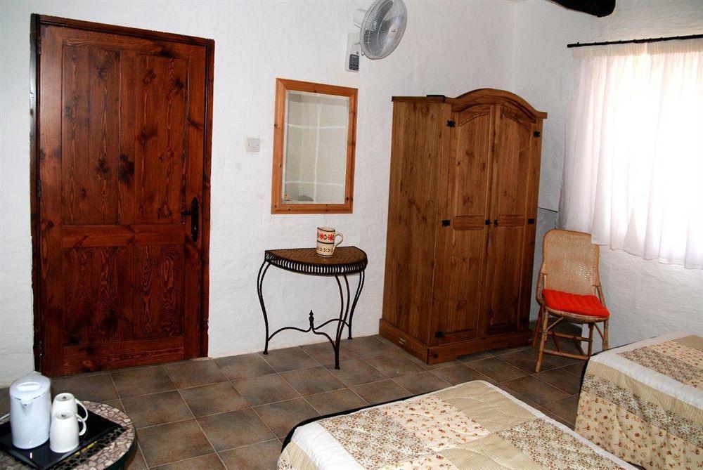 Anna Karistu Accommodation Kercem Exterior photo